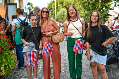 Agrandir l'image 10 sur 40, fenêtre modale